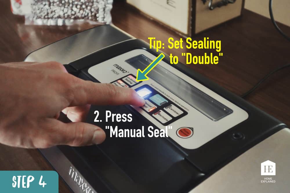 To seal the edge of the bag, press the "Manual Seal" button.