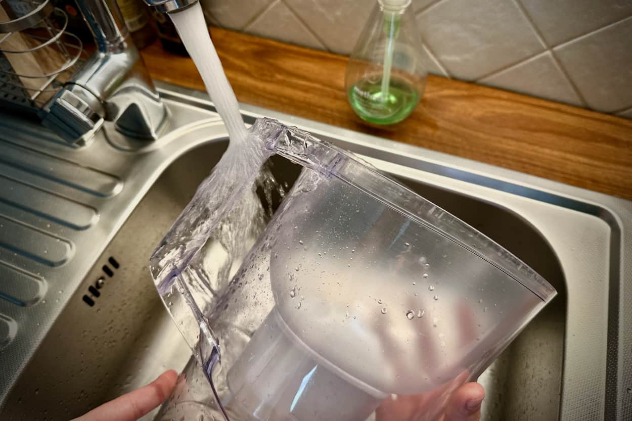 Cleaning a Brita pitcher's handle